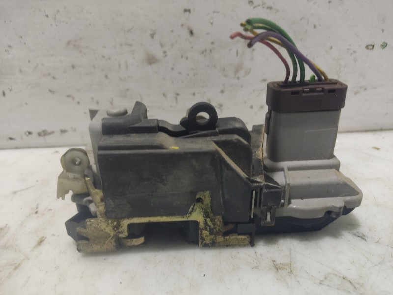 Recambio de cerradura puerta trasera derecha para citroën xsara picasso referencia OEM IAM 913894  