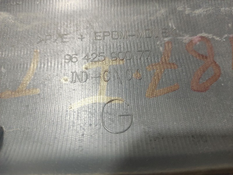 Recambio de moldura para citroën xsara picasso referencia OEM IAM 9642590077  