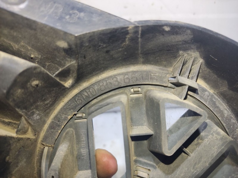 Recambio de calandra delantera de radiador para volkswagen polo berlina (6n2) trendline referencia OEM IAM 6N1857508D01C  