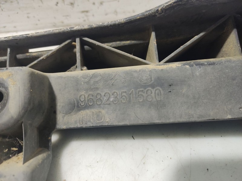 Recambio de moldura para citroën c4 i sedán 1.6 hdi referencia OEM IAM 9682351580  