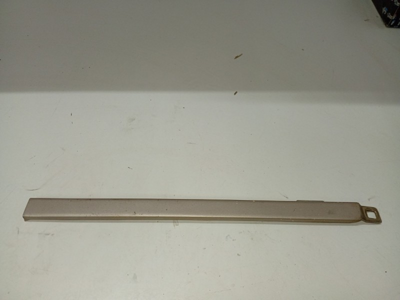 Recambio de moldura para mercedes-benz 190 (w201) d 2.5 (201.126) referencia OEM IAM 2018890163  