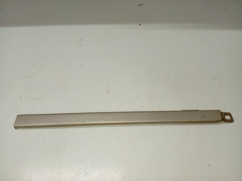 Recambio de moldura para mercedes-benz 190 (w201) d 2.5 (201.126) referencia OEM IAM 2018890163  