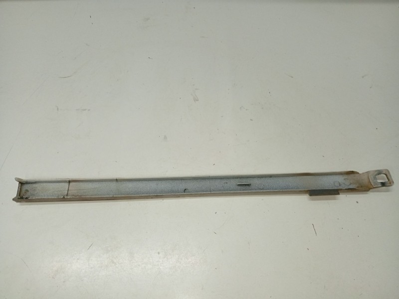 Recambio de moldura para mercedes-benz 190 (w201) d 2.5 (201.126) referencia OEM IAM 2018890163  