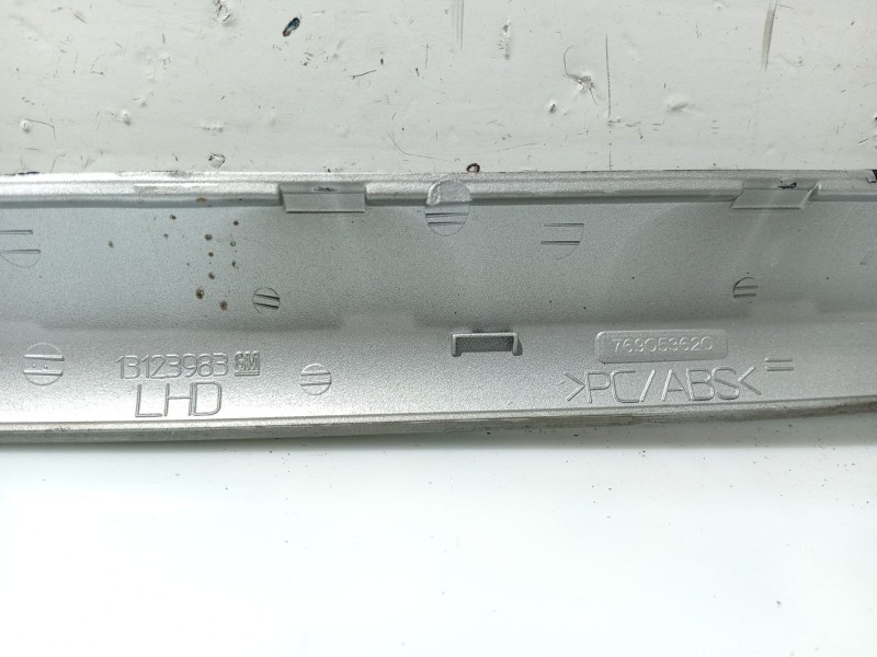 Recambio de moldura para opel vectra c (z02) 1.9 cdti (f69) referencia OEM IAM 13123983  769053620