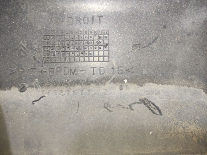 Recambio de moldura para citroën xsara (n1) 1.6 16v referencia OEM IAM 9639787577  