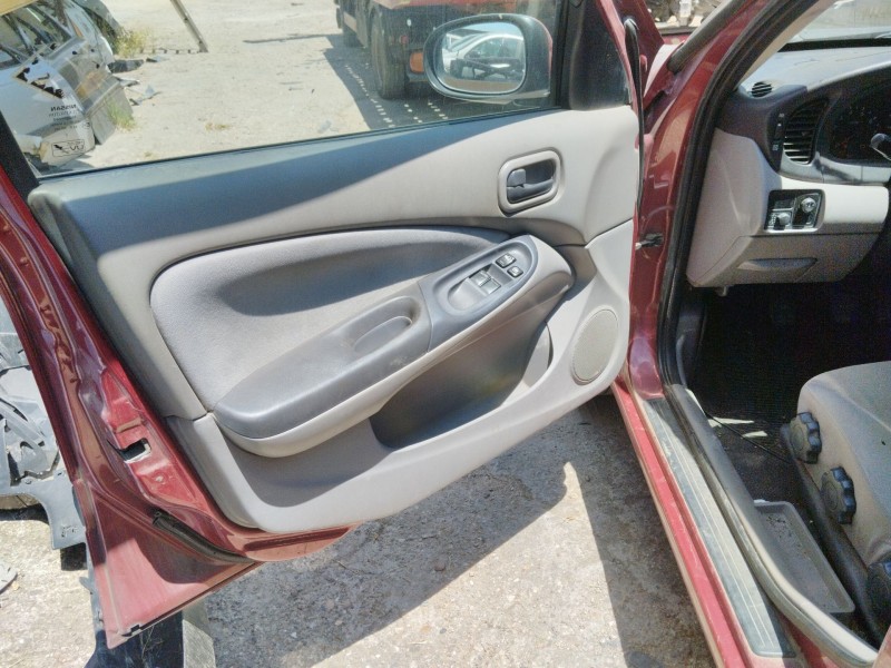 nissan almera ii hatchback (n16) del año 2001