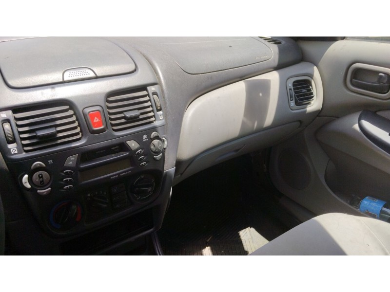nissan almera ii hatchback (n16) del año 2001