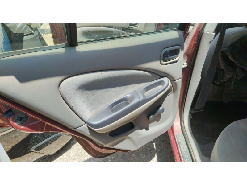 nissan almera ii hatchback (n16) del año 2001