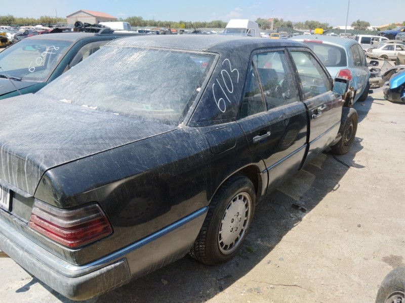 mercedes-benz 124 sedán (w124) del año 2000