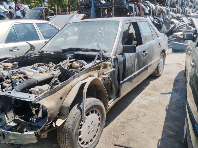 mercedes-benz 124 sedán (w124) del año 2000