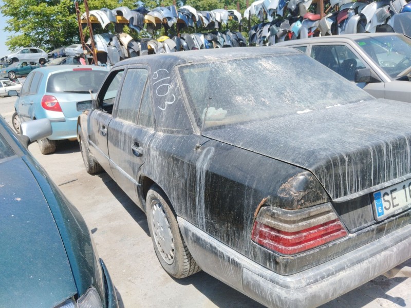 mercedes-benz 124 sedán (w124) del año 2000