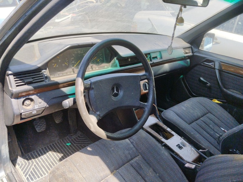 mercedes-benz 124 sedán (w124) del año 2000