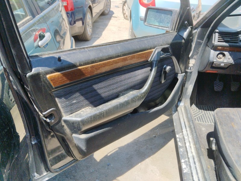 mercedes-benz 124 sedán (w124) del año 2000