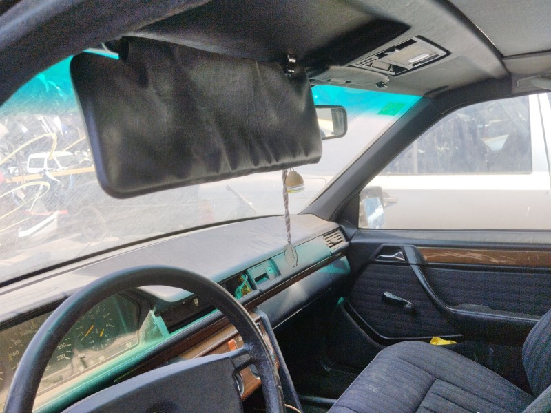 mercedes-benz 124 sedán (w124) del año 2000