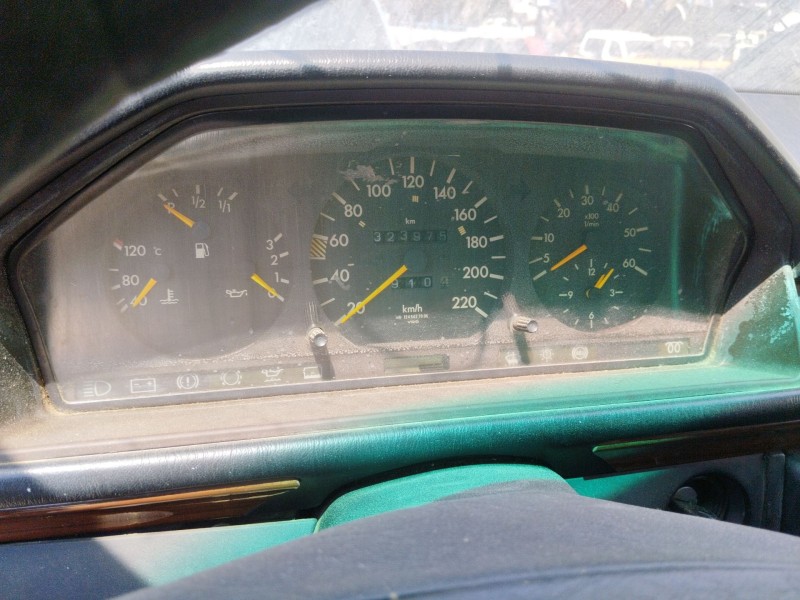 mercedes-benz 124 sedán (w124) del año 2000