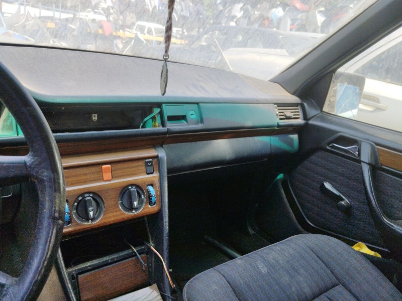 mercedes-benz 124 sedán (w124) del año 2000