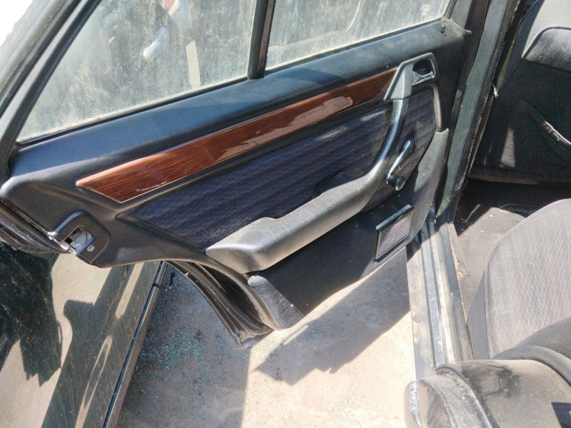 mercedes-benz 124 sedán (w124) del año 2000