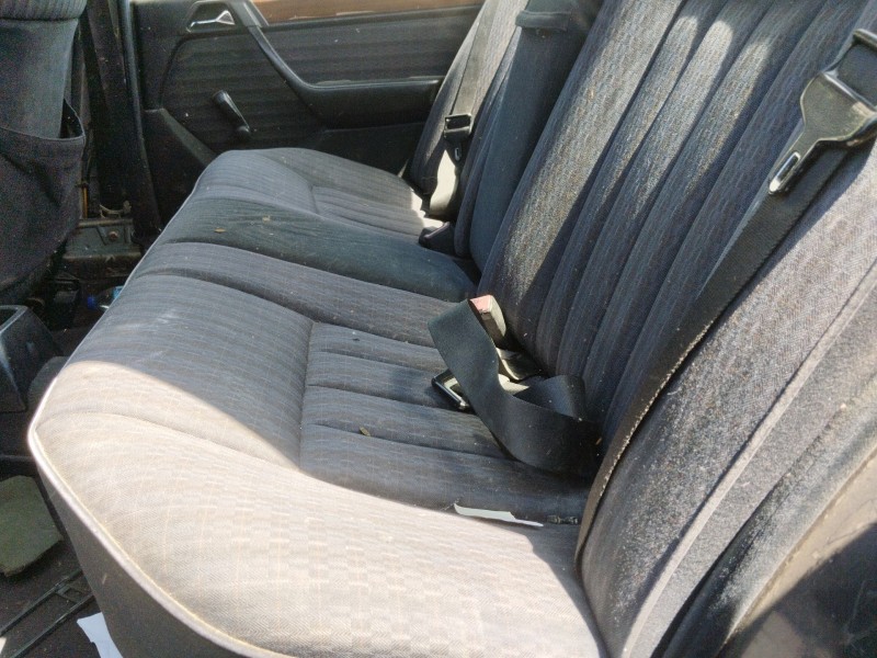 mercedes-benz 124 sedán (w124) del año 2000