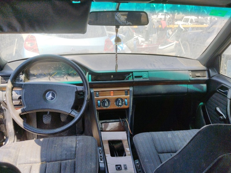 mercedes-benz 124 sedán (w124) del año 2000