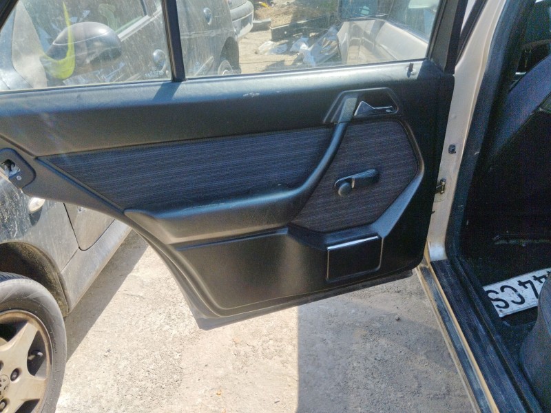 mercedes-benz 124 sedán (w124) del año 1996