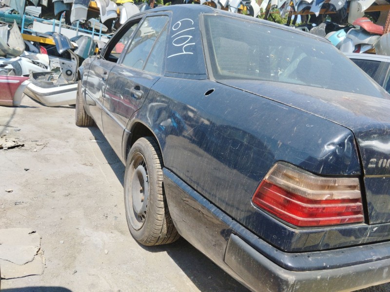 mercedes-benz 124 sedán (w124) del año 2000
