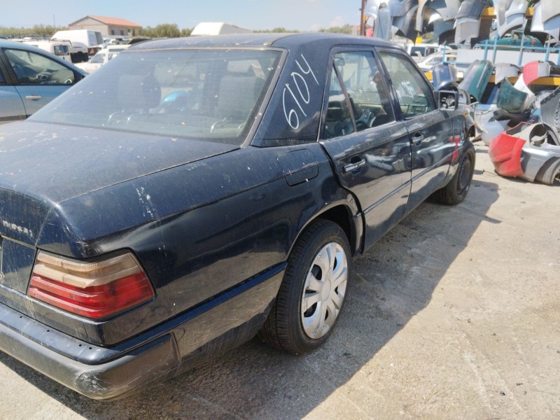 mercedes-benz 124 sedán (w124) del año 2000