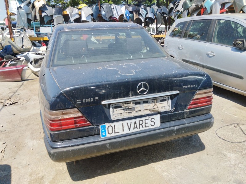 mercedes-benz 124 sedán (w124) del año 2000