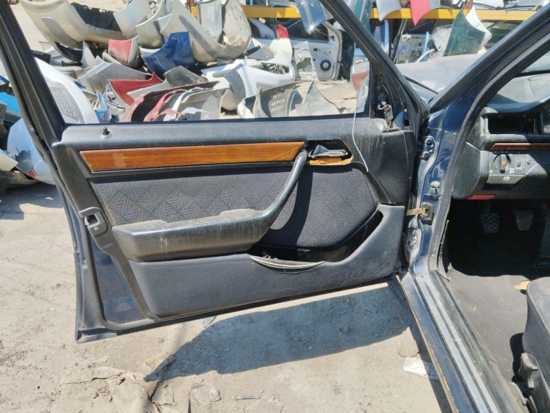 mercedes-benz 124 sedán (w124) del año 2000