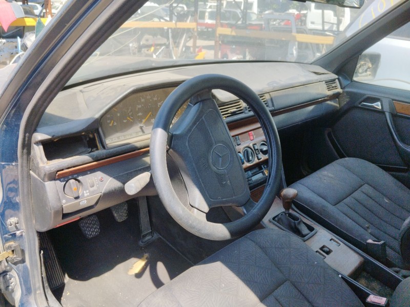 mercedes-benz 124 sedán (w124) del año 2000