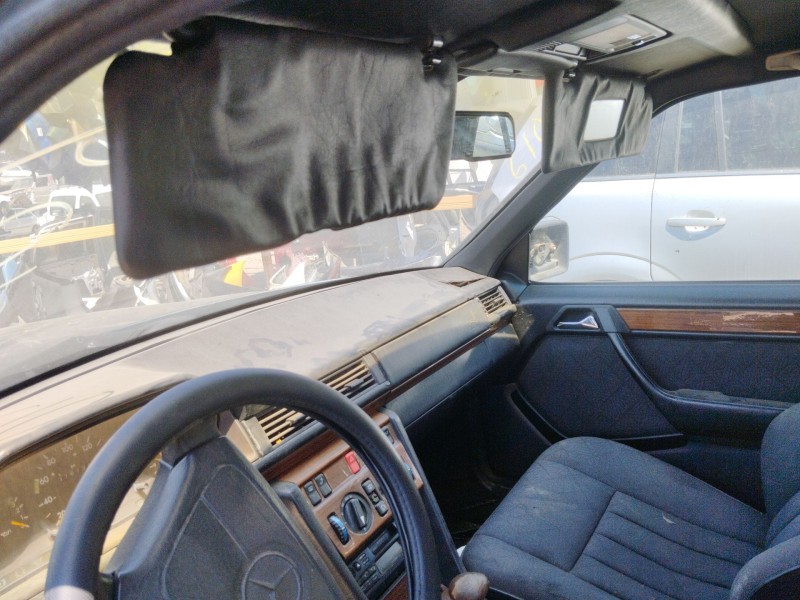 mercedes-benz 124 sedán (w124) del año 2000