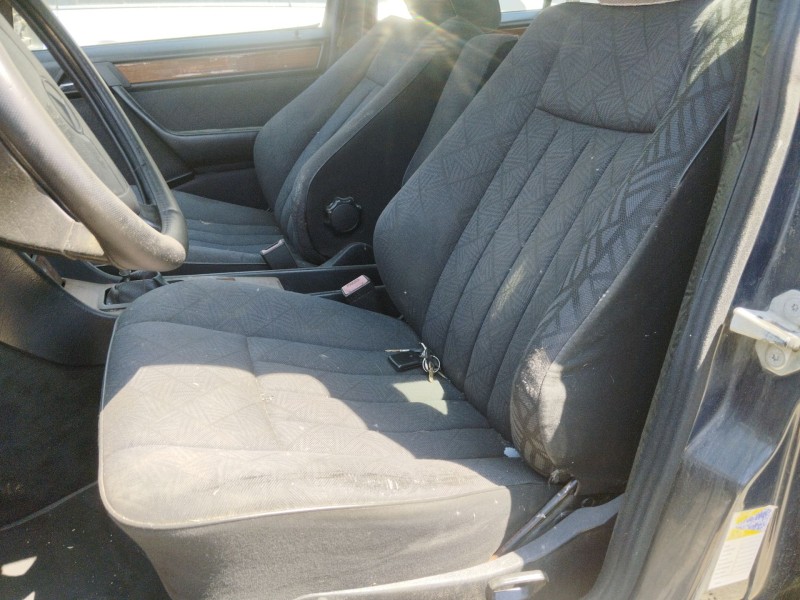 mercedes-benz 124 sedán (w124) del año 2000