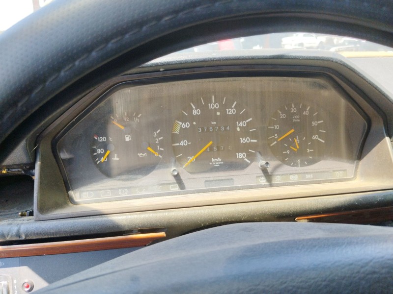 mercedes-benz 124 sedán (w124) del año 2000