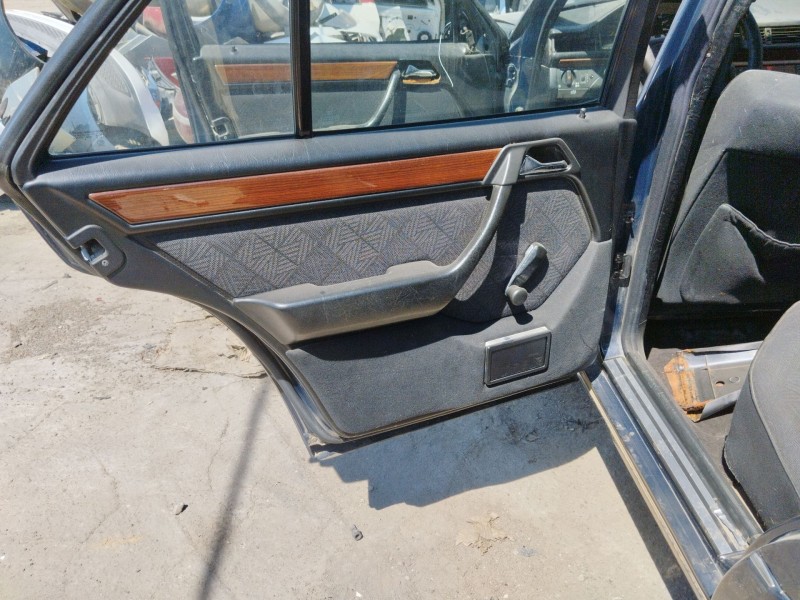 mercedes-benz 124 sedán (w124) del año 2000