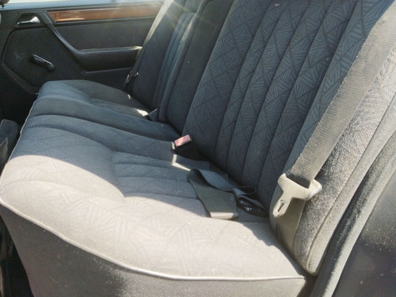 mercedes-benz 124 sedán (w124) del año 2000