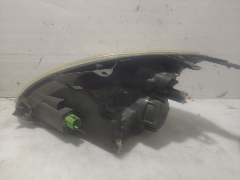 Recambio de faro derecho para ford fiesta (cbk) 1.4 tdci cat referencia OEM IAM 1320348  