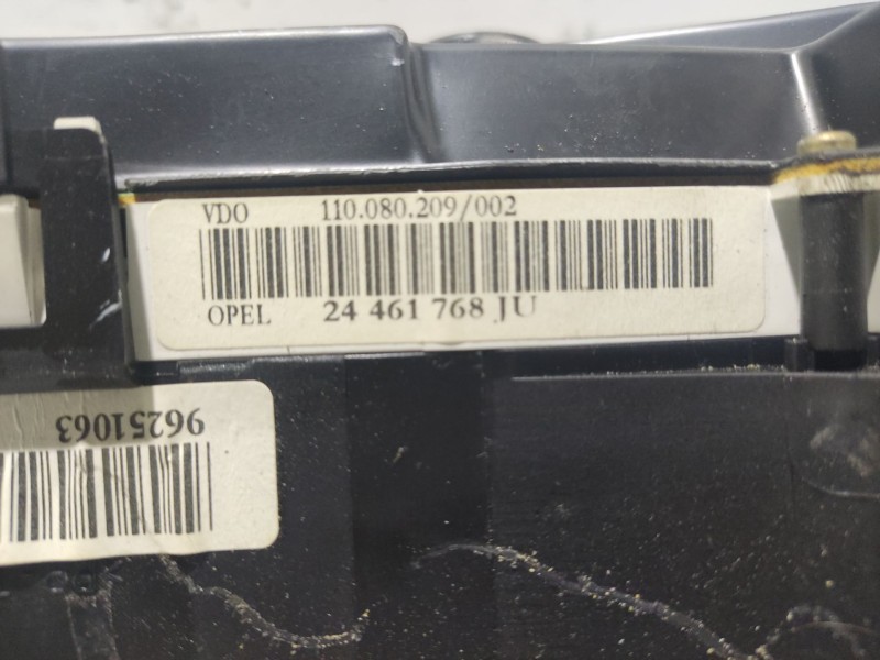 Recambio de cuadro instrumentos para opel zafira a referencia OEM IAM 24461768  110080209