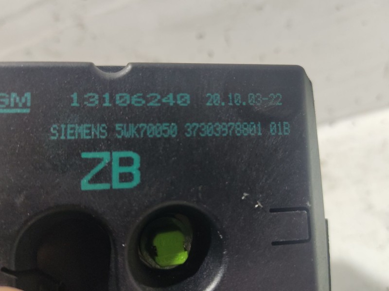 Recambio de pantalla multifuncion para opel zafira a referencia OEM IAM 37303978801 1310240 5WK70050