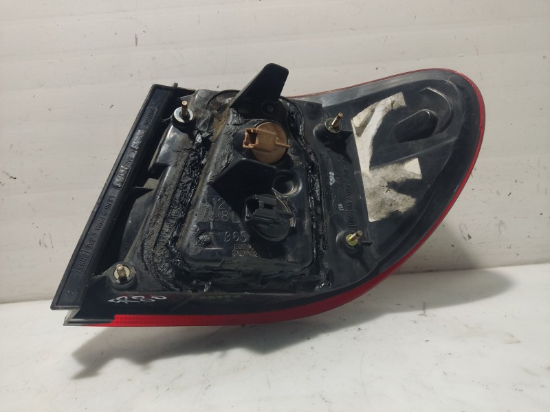 Recambio de piloto trasero izquierdo para nissan almera ii (n16) 2.2 di referencia OEM IAM 265555M528  