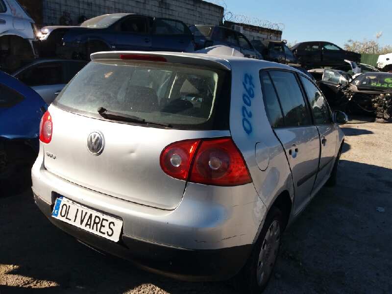 volkswagen golf v berlina (1k1) trendline   |   0.03 - ... | 2003 | 75 cv / 55 kw del año 2003