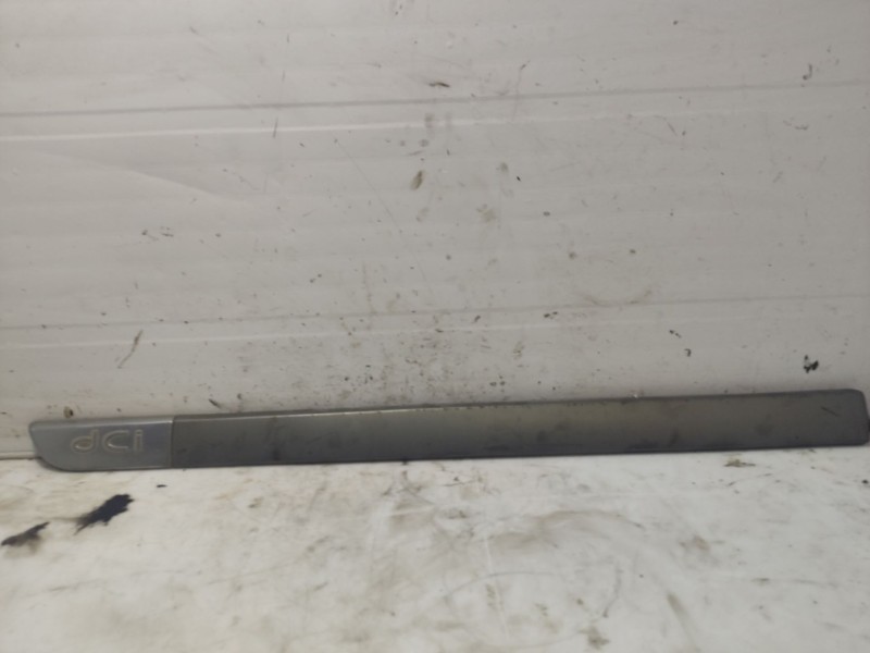 Recambio de moldura para renault scénic ii (jm0/1_) 1.5 dci (jm0f) referencia OEM IAM 8200136733  