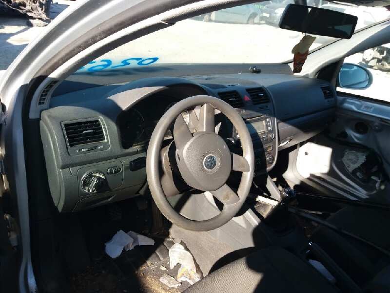 volkswagen golf v berlina (1k1) trendline   |   0.03 - ... | 2003 | 75 cv / 55 kw del año 2003