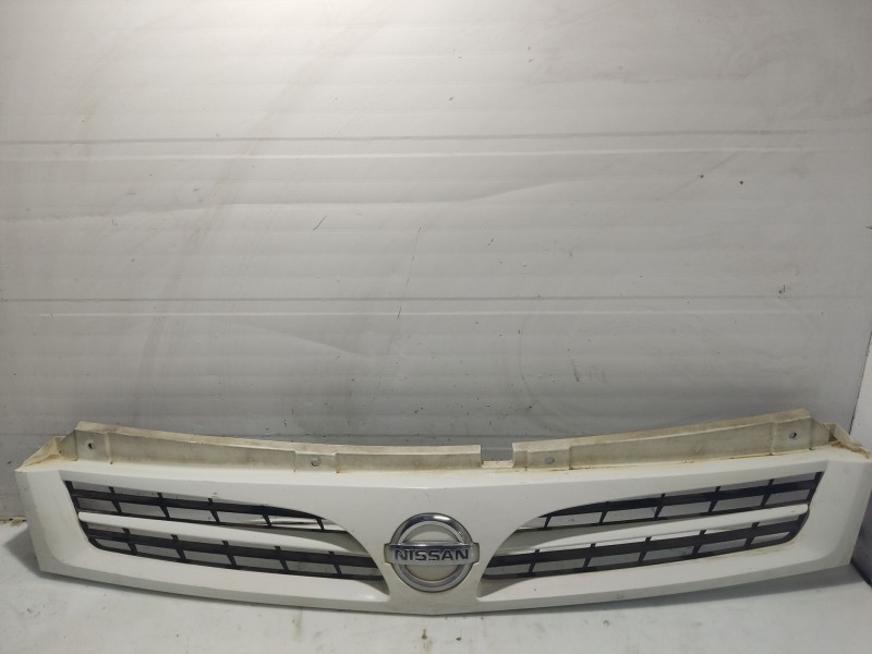 Recambio de calandra delantera de radiador para nissan interstar (x70) referencia OEM IAM 8200233587  