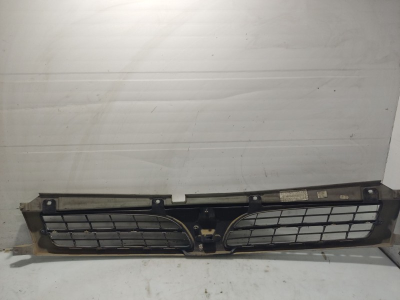 Recambio de calandra delantera de radiador para nissan interstar (x70) referencia OEM IAM 8200233587  