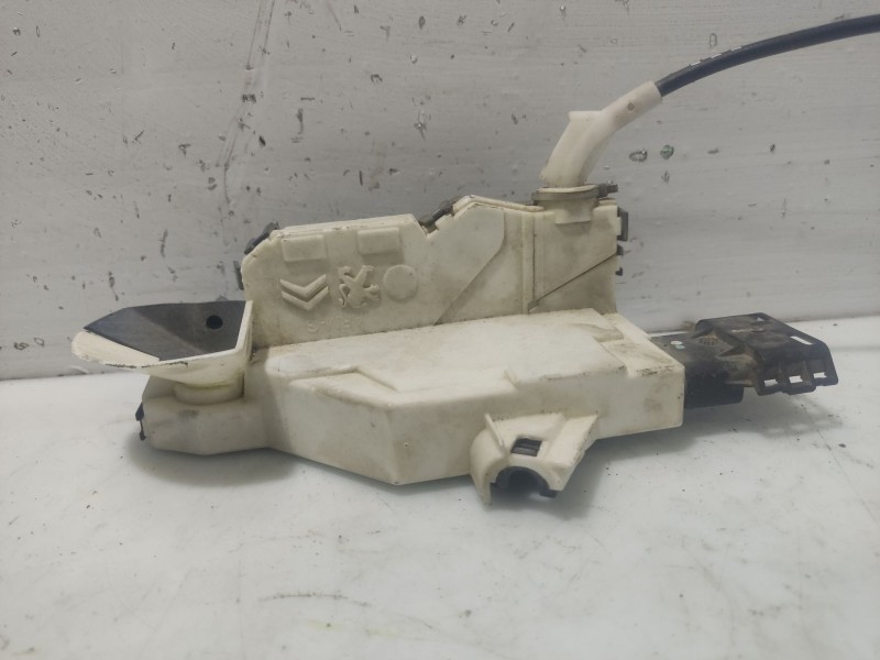 Recambio de cerradura puerta delantera izquierda para peugeot 308 referencia OEM IAM 9136CR  