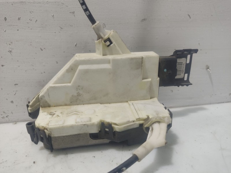 Recambio de cerradura puerta trasera derecha para peugeot 308 referencia OEM IAM 9138Q7  