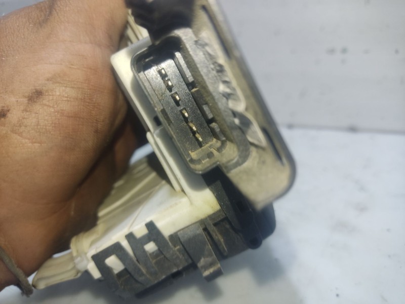 Recambio de cerradura puerta trasera derecha para peugeot 308 referencia OEM IAM 9138Q7  
