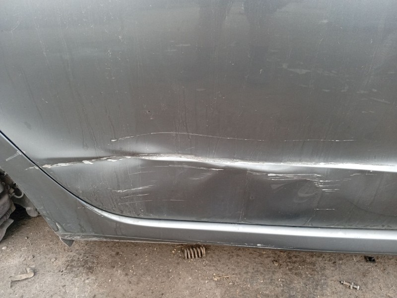 Recambio de puerta trasera derecha para skoda superb ii (3t4) 2.0 tdi referencia OEM IAM 3T5833056  