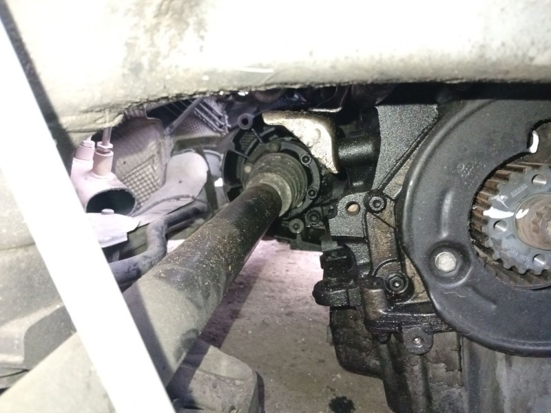 Recambio de transmision delantera derecha para skoda superb ii (3t4) 2.0 tdi referencia OEM IAM 2K0407272G  