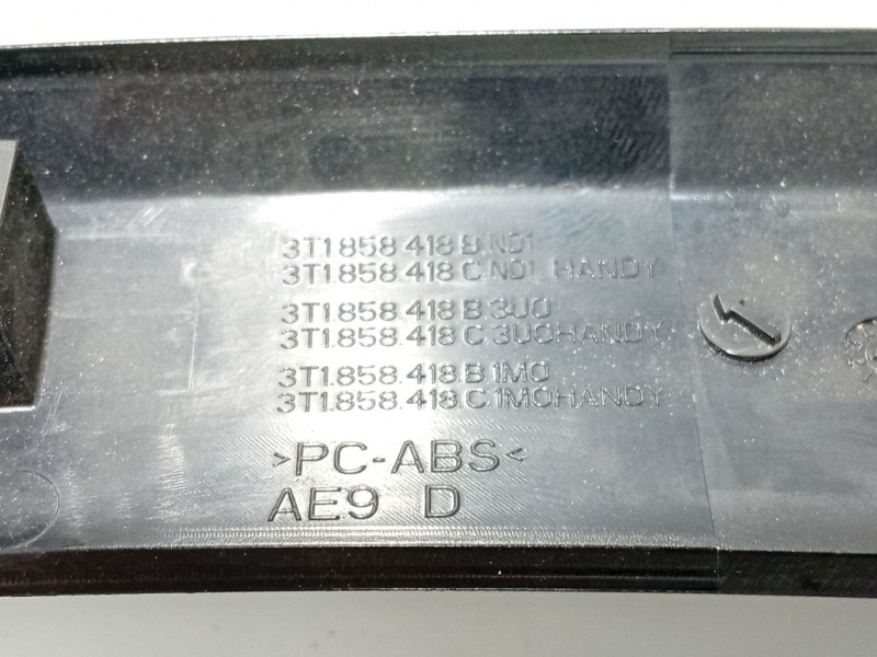 Recambio de moldura para skoda superb ii (3t4) 2.0 tdi referencia OEM IAM 3T1858418B 3T1858418C 