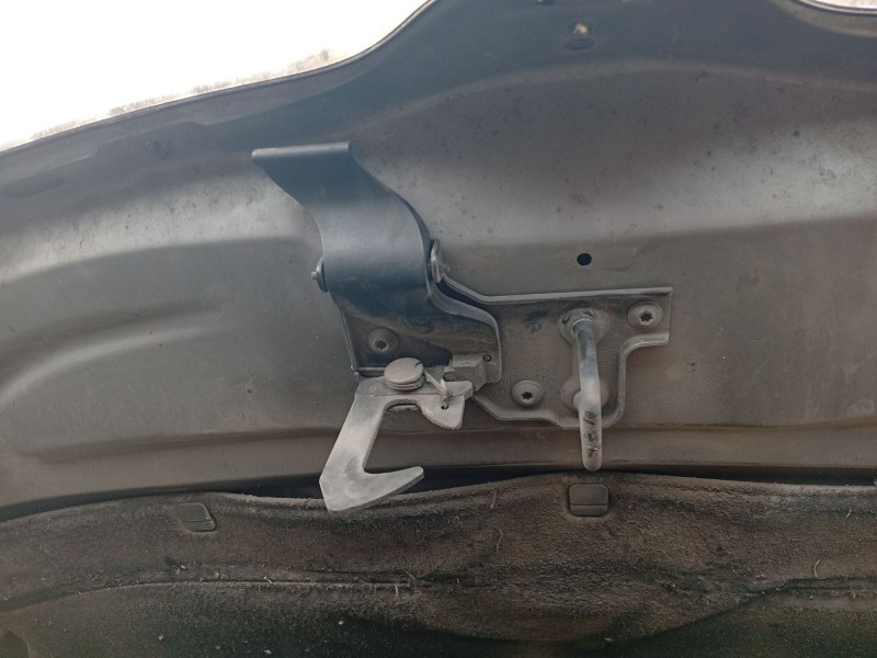 Recambio de gancho cierre capot para skoda superb ii (3t4) 2.0 tdi referencia OEM IAM 3T0823480B  